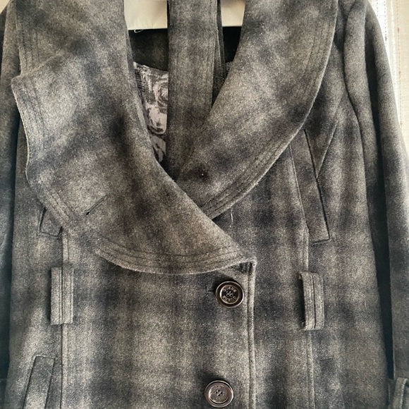 Guess Coat - Picture 2 of 11
